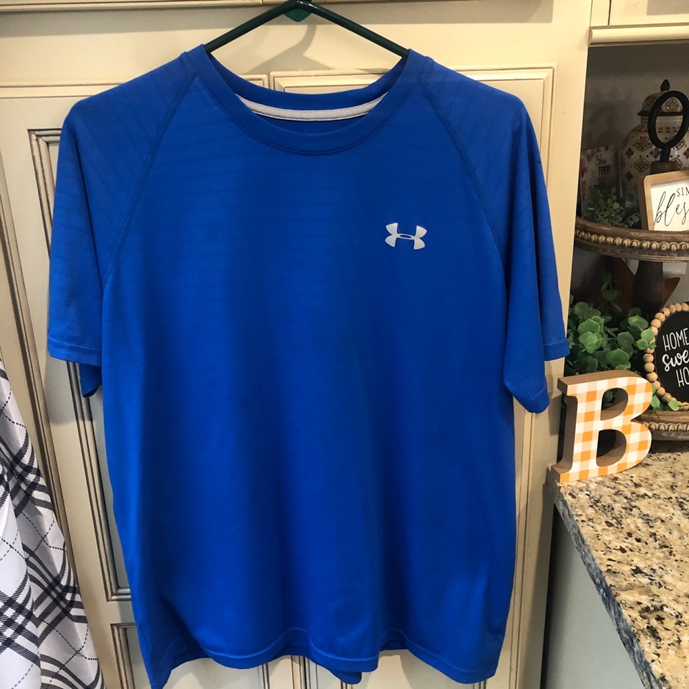 Men’s medium Under Armour shirt